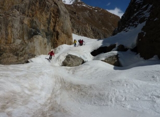  Skiing in the Gorges 